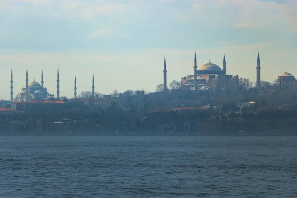 Stadsbilden Istanbul Från Färja Bosporen Historiska Halvön Istanbul Dagtid Istanbul — Stockfoto