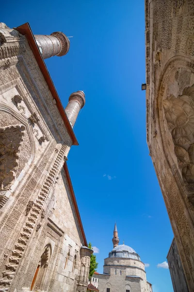Cifte Minareli Medrese Och Sifaiye Medrese Med Grönkålsmoskén Sivas Turkiet — Stockfoto