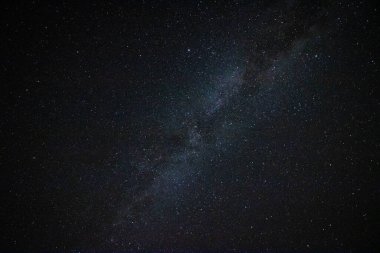 Güzel samanyolu, karanlık bir gecede çekildi.