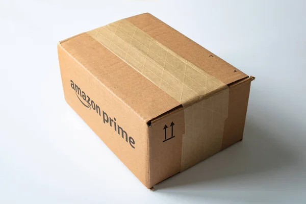 Istanbul Türkei 2020 Amazon Prime Box Auf Weißem Hintergrund Amazon — Stockfoto