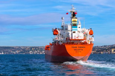 İstanbul Boğazı 'nda bir kargo gemisi 