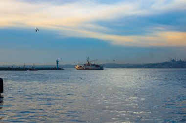 İstanbul, Kadıköy feribotunda. İstanbul arka plan fotoğrafı. İstanbul feribotları. Kadıköy arkaplan fotoğrafı. 