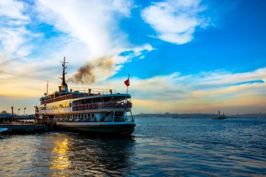 İstanbul, Kadıköy feribotunda. İstanbul arka plan fotoğrafı. İstanbul feribotları. Kadıköy arkaplan fotoğrafı. 