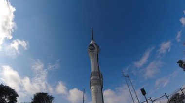 İstanbul 'daki Camlica TV-Radyo Kulesi' nin hızlandırılmış görüntüleri