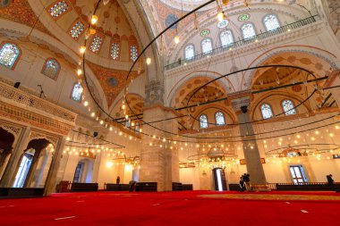 İstanbul Türkiye - 12.17.2020: İstanbul 'daki Beyazit Camii' nin İçi. Ramazan ve iftar arkaplan fotoğrafı. İstanbul 'un camileri. Osmanlı mimarisi. Ramazan, iftar, kandil, kadir gecesi (laylat al-qadr), İslami yeni yıl, Kurban Bayramı arkaplan fotoğrafı.