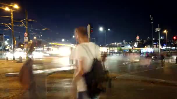 Tiden förfaller trafiken i Istanbul på natten — Stockvideo
