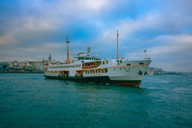 İstanbul 'da Feribot ve Galata Kulesi