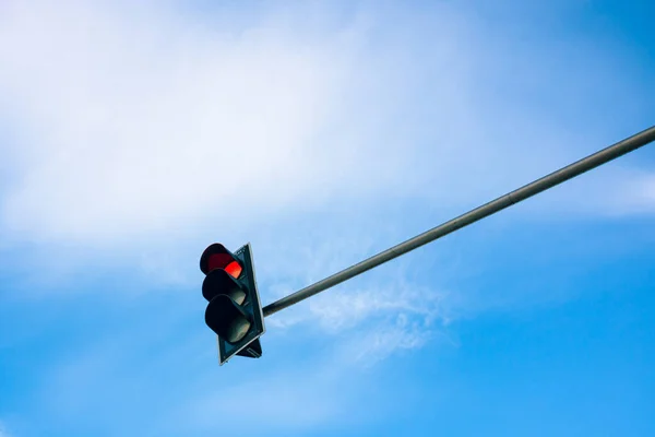 Красный Светофор Фоне Облачного Неба Стоп Знак Фотография Светофора Транспортный — стоковое фото