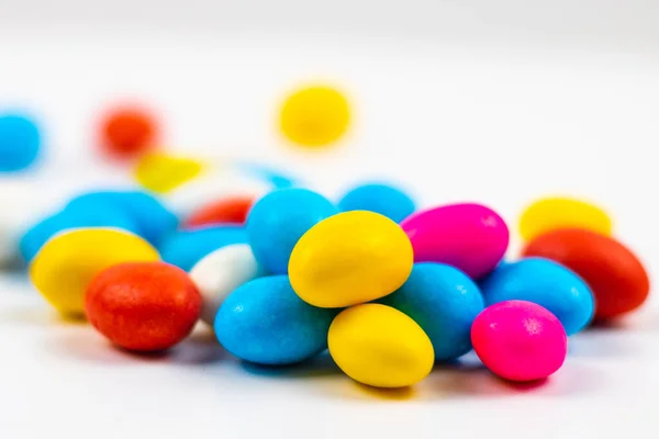 Foco Seletivo Balas Fundo Branco Doces Coloridos Foco Candy Foto — Fotografia de Stock