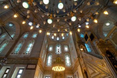 İstanbul Türkiye - 4.27.2021: İstanbul 'daki Eyup Sultan Camii. Ramazan, kandil, iftar, laylat al-Qadr (kadir gecesi), İslami yeni yıl, İslami mimari arkaplan fotoğrafı.