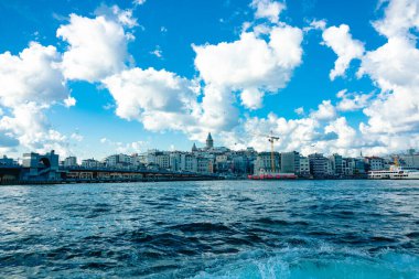 İstanbul 'daki bulutlu gökyüzü Galata Kulesi