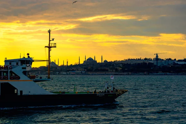 Ferryboat της Κωνσταντινούπολης το ηλιοβασίλεμα — Φωτογραφία Αρχείου