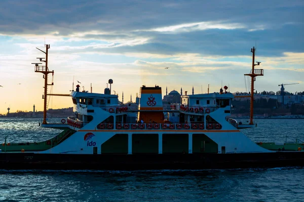 Ferryboat της Κωνσταντινούπολης το ηλιοβασίλεμα — Φωτογραφία Αρχείου