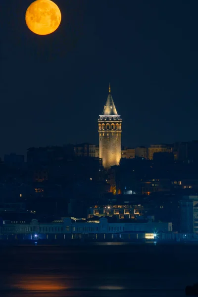 Πύργος Γκαλάτα Στο Φεγγαρόφωτο Της Κωνσταντινούπολης Ιστορία Της Κωνσταντινούπολης Φωτογραφία — Φωτογραφία Αρχείου