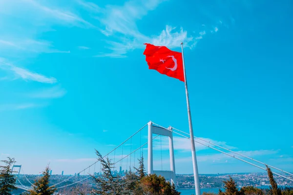 Jembatan Sultan Mahmud Dan Bendera Turki Dengan Pemandangan Kota Istanbul — Stok Foto