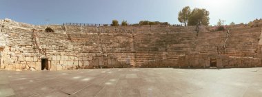 Antalya Türkiye 'deki Patara Roma tiyatrosunun panoramik manzarası. Patara antik şehri. Türkiye 'nin antik kentleri. 