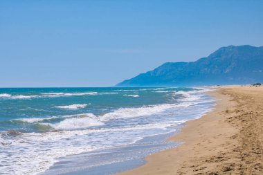 Antalya 'daki Patara Sahili. Türkiye 'nin ünlü plajları. İnsan yok. Türkiye 'de turizm. Patara Sahili 'nin güzel manzarası.