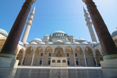 İstanbul 'daki Süleyman Camii. Osmanlı mimarisi. Ramazan, iftar, laylat el Kadir, İslami yeni yıl arkaplan fotoğrafı. İstanbul 'a seyahat.