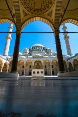 İstanbul 'daki Süleyman Camii. Osmanlı mimarisi. Ramazan, iftar, laylat el Kadir, İslami yeni yıl arkaplan fotoğrafı. İstanbul 'a seyahat.
