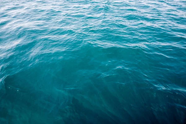 ターコイズ波の海の背景 海の質感 要旨海の背景写真 旅行のテーマ — ストック写真