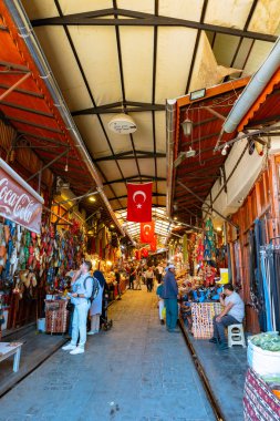 Gündüzleri Gaziantep 'teki Bakircilar Çarşısı manzarası. Gaziantep Türkiye - 6.23.2025