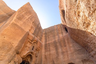 Yazın gündüz vakti antik Dara kenti. Mardin konsept arkaplan fotoğrafını ziyaret et.