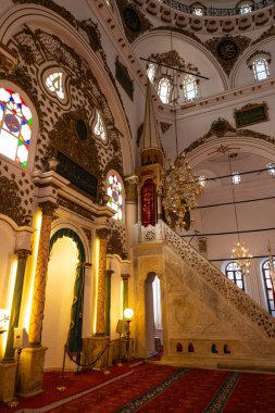 Hisar Camii 'nin Mihrab ve Minbar' ı. Ramazan veya İslami kavram. İzmir Türkiye - 2.3.2025