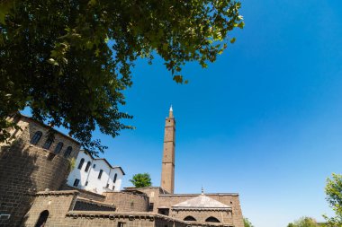 Diyarbakır 'daki Hazreti Süleyman Camii. Diyarbakır konsept fotoğrafını ziyaret et. Ramazan veya İslami arkaplan fotoğrafı.