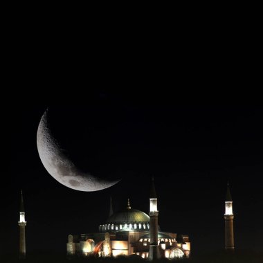 Hilal aylı Ayasofya. Ramazan veya İslami konsept imajı. Laylat al-Qadr veya kadir gecesi arkaplanı.