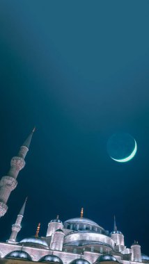 Mavi Cami, diğer adıyla Sultanahmet Camii, hilal aylı. İslami kavram dikey görüntü.