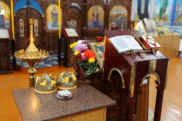 Tavolo Alto Con Piano Inclinato Libri Liturgici Una Chiesa Ortodossa — Foto Stock
