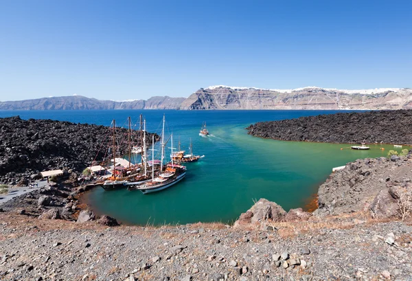 Fartyg på vattnet Grekland Santorini — Stockfoto