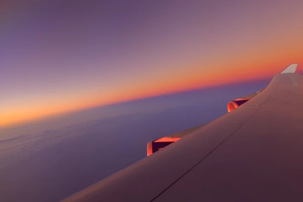 View from the airplane window above the clouds — Stock Photo, Image