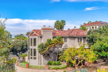 Elegant house in the seaside neighborhood of Huntington Beach against blue sky