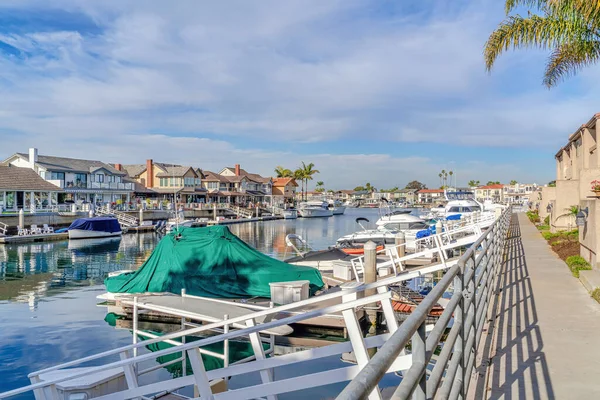 Jachten en boten aan de haven van Huntington Beach California — Stockfoto