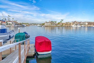 Serene sea reflecting blue sky in scenic Huntington Beach with waterfront houses