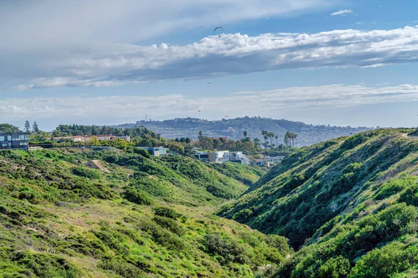 Mountain covered with greenery against cloudy blue sky in San Diego California — Stock Photo, Image