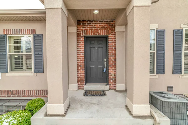 House entrance with portico leading to front door against red brick wall — Stock Photo, Image