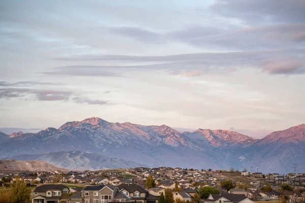 Quartier résidentiel face à la vue sur les montagnes Wasatch à Eagle Mountain, Utah — Photo