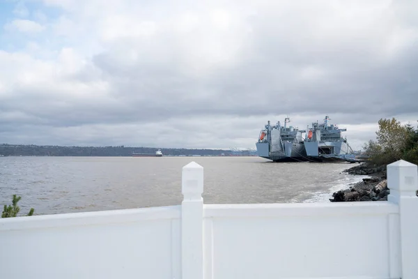 Vista de dos acorazados desde el puente en Tacoma, Washington —  Fotos de Stock