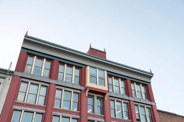 Low angle view of a red building with unique design and structure at Tacoma, Washington — Stock Photo, Image
