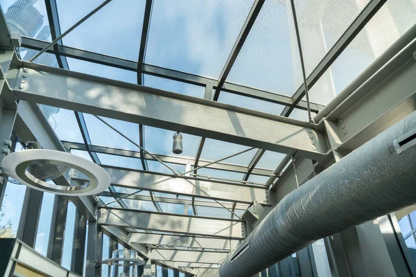 Интерьер здания с прозрачной крышей в Такоме, штат Вашингтон — стоковое фото