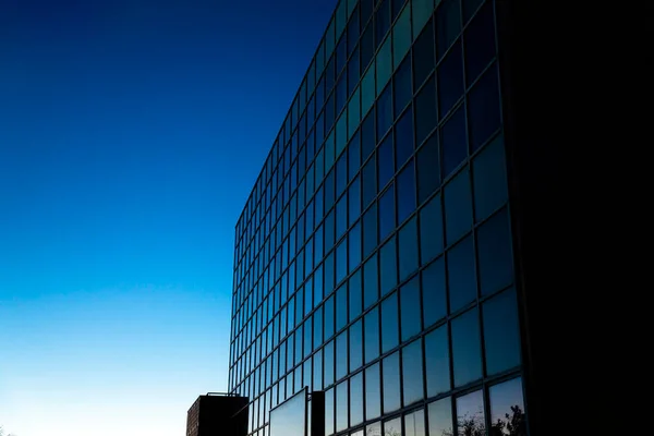High rise building against the vignette clear blue sky — Stock Photo, Image
