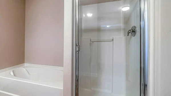 Pano Shower stall and bathtub inside a clean bathroom with brown tiles on the floor — Stock Photo, Image