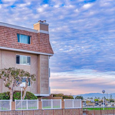 Huntington Beach California 'da kare daire manzaralı deniz manzarası