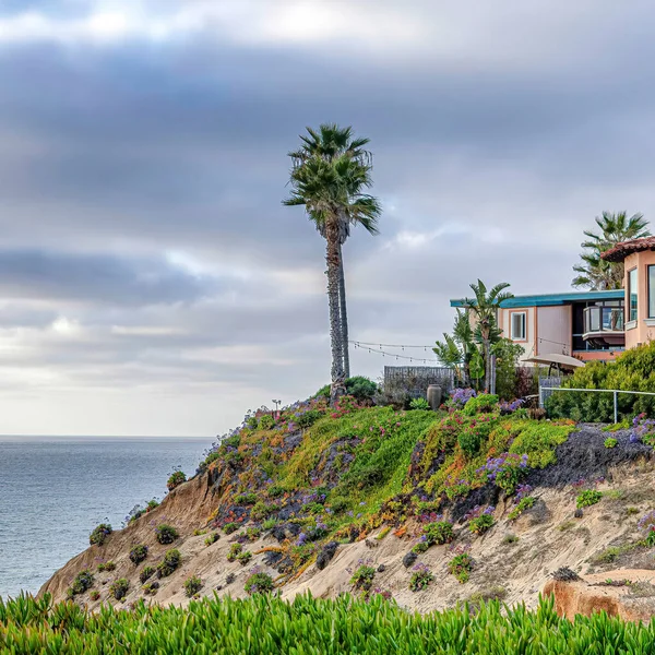 Square House met uitzicht op de oceaan en de lucht achtergrond bij San Diego Californië kustlijn — Stockfoto