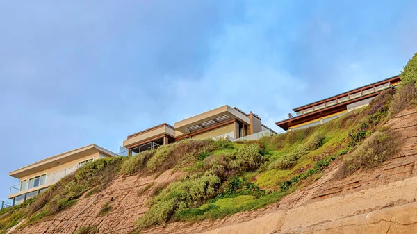 Pano San Diego California mountain with homes against blue sky and clouds background — Stock Photo, Image