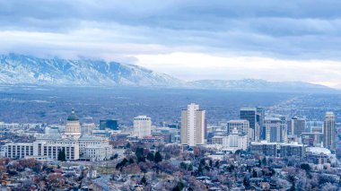 Pano Utah Eyalet Başkent Binası ve gökdelenleri Salt Lake City 'nin hava manzarası
