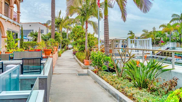 Pano Waterfront hus med resort som utsikt vid kanalen i Long Beach Kalifornien — Stockfoto