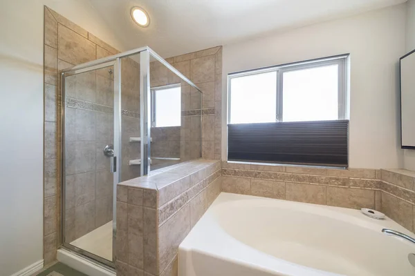 Shower stall and bathtub inside a bathroom with window — Stock Photo, Image